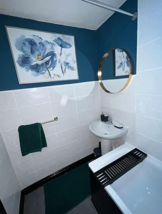 Beautiful House Off-Road Free Parking Villa Farnworth Kültér fotó