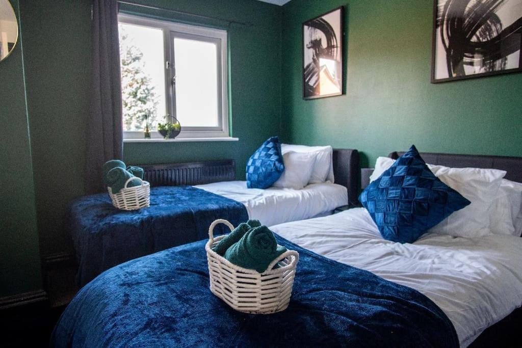 Beautiful House Off-Road Free Parking Villa Farnworth Kültér fotó